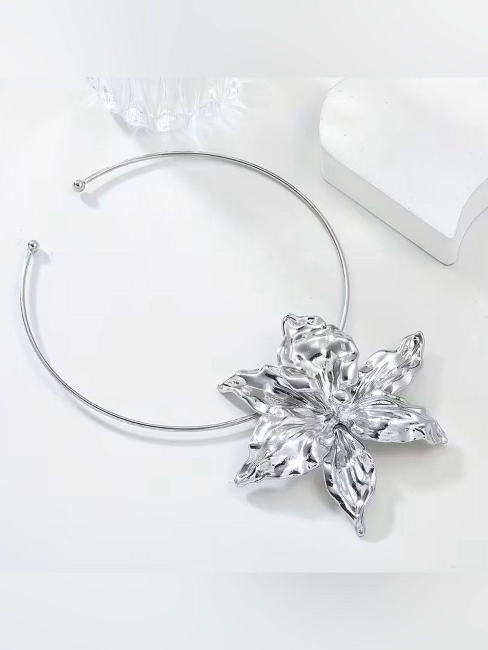 NEW! Statement Silver Floral Choker Necklace 🩶